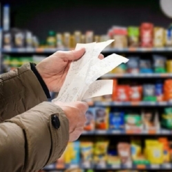 Inflace: Spotřebitelské ceny stouply o 17,2 procenta, Květnovému růstu cen dominovaly potraviny, Koalice zamítla debatu o opatřeních proti růstu cen potravin. Více než čtvrtina domácností v ČR je na hranici chudoby