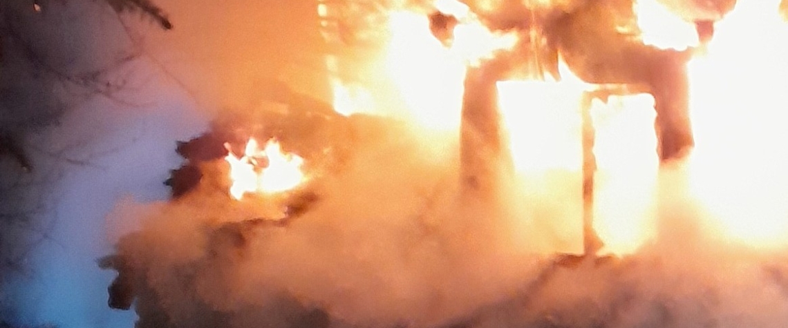 Při zásahu u požáru v Novém Boru zemřel dobrovolný hasič