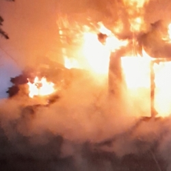 Při zásahu u požáru v Novém Boru zemřel dobrovolný hasič