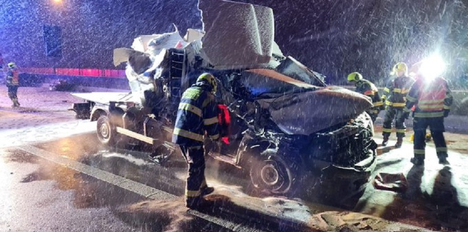 Sníh v Česku zkomplikoval dopravu, staly se i smrtelné nehody