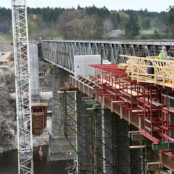 Stavba železničního mostu přes Orlík skončí v příštím roce