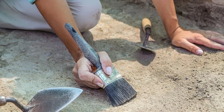 Archeologové objevili u Hradce Králové pravěkou mohylu