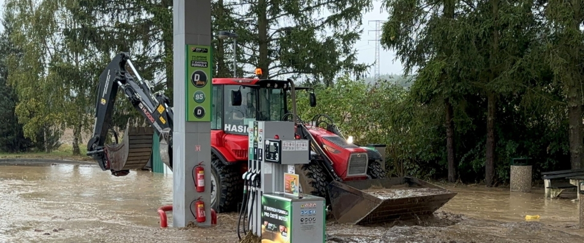 S následky nedělních bouřek se potýká řada měst a obcí