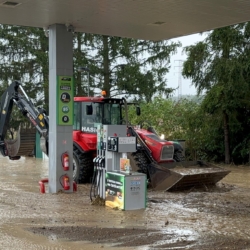 S následky nedělních bouřek se potýká řada měst a obcí