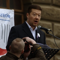 Okamurova čtyřdemolice klame voliče: Volební sliby hnutí SPD nemají reálný základ