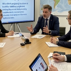 Diplomacie šíří informace o možnosti volit korespondenčně