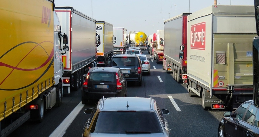 Kamiony si v Česku za dálnice a silnice připlatí, stát chystá zvýšení mýtných sazeb