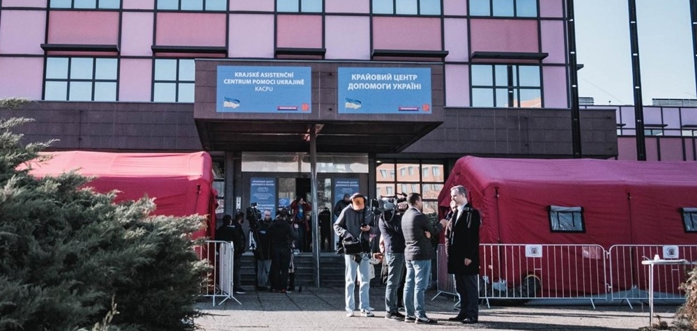 Počet cizinců v Česku mírně klesl, převažují Ukrajinci