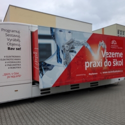 Pojizdna ucebna inspiruje zaky ke studiu technickych oboru Pojízdná učebna inspiruje žáky ke studiu technických oborů