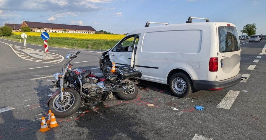 Při dopravní nehodě u Hradce nad Svitavou zemřel motorkář