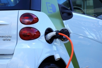 ČEZ ještě letos vybuduje síť s 1000 dobíjecími stanicemi