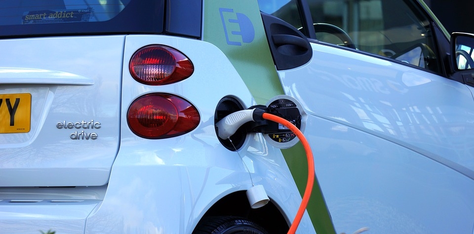 ČEZ ještě letos vybuduje síť s 1000 dobíjecími stanicemi